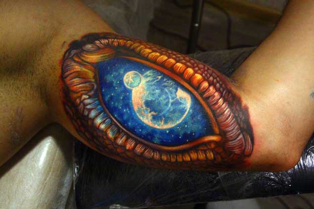tatuaje cosmico espacio 24