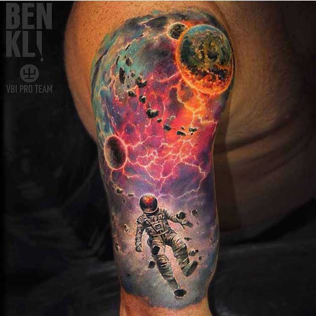 tatuaje cosmico espacio 32