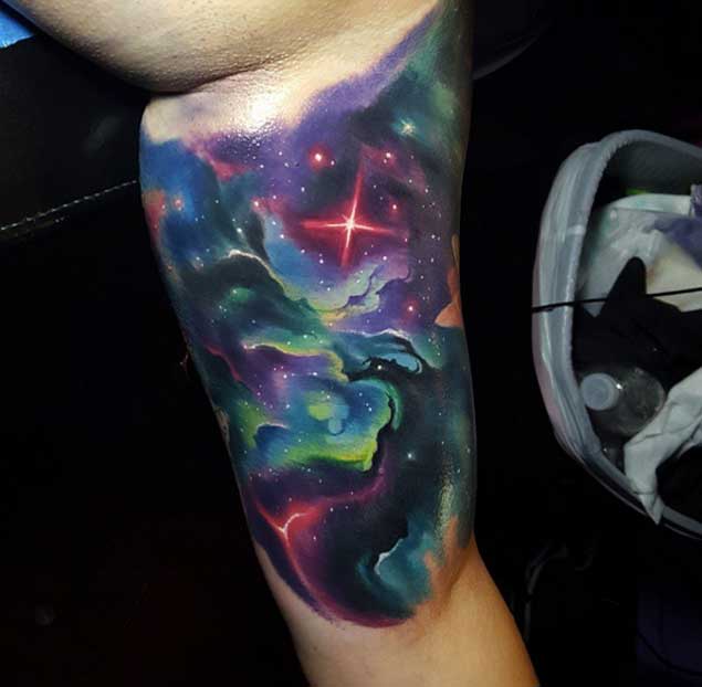 tatuaje cosmico espacio 33
