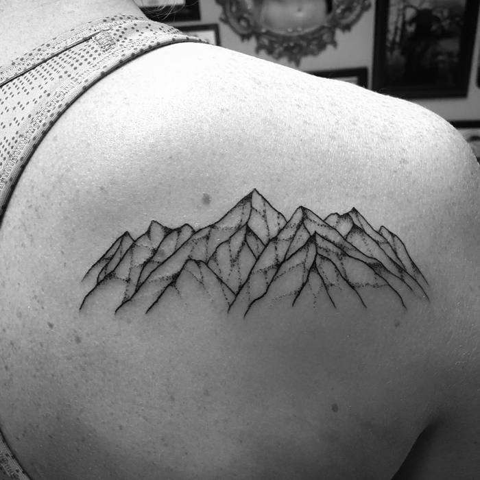 tatuaje montanas 173