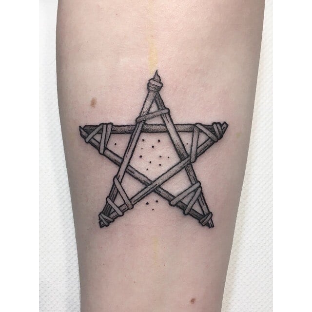tatuaje pentagrama 111