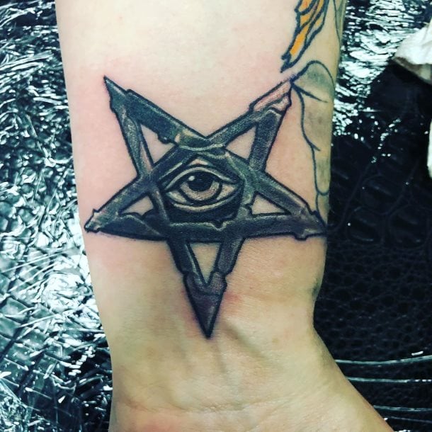 tatuaje pentagrama 15