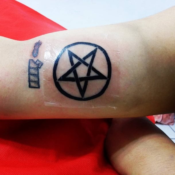 tatuaje pentagrama 21
