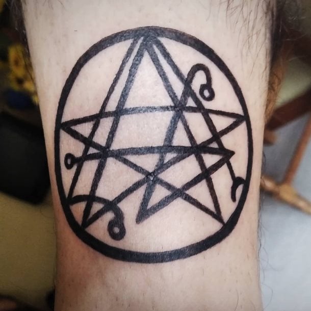 tatuaje pentagrama 86