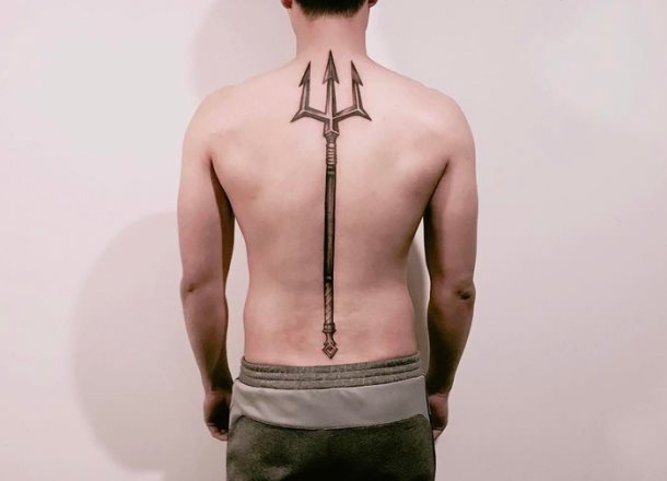 tatuaje tridente 111