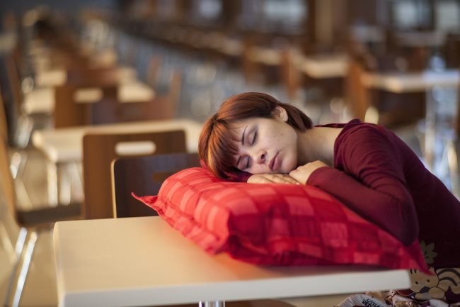 mujer durmiendo 19