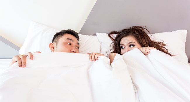 pareja durmiendo 01
