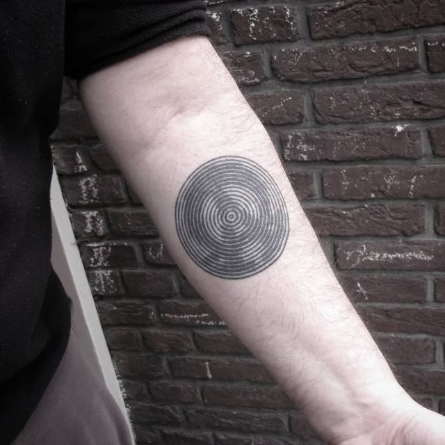 tattoo alfa y omega 11