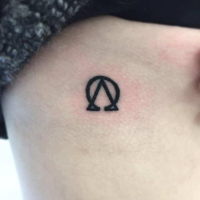 tattoo alfa y omega 12