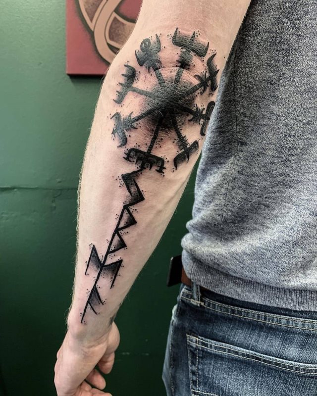 tattoo brujula vegvisir 04