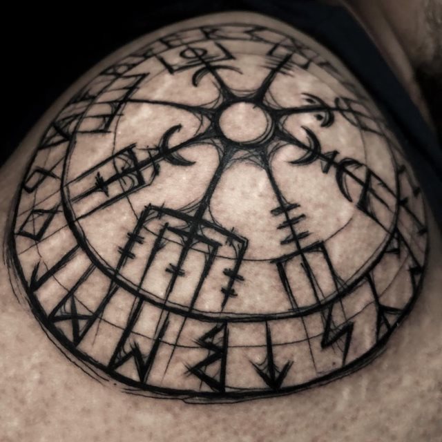 tattoo brujula vegvisir 08