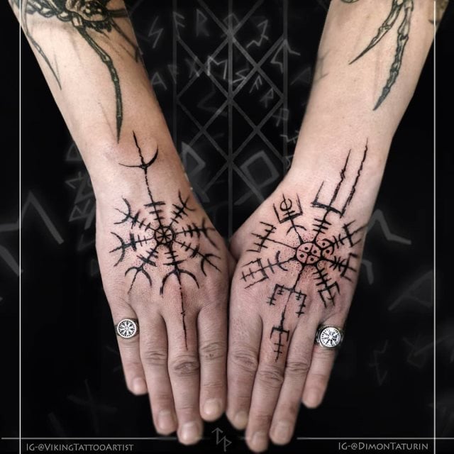 tattoo brujula vegvisir 106