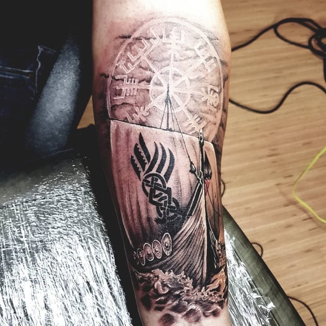 tattoo brujula vegvisir 115