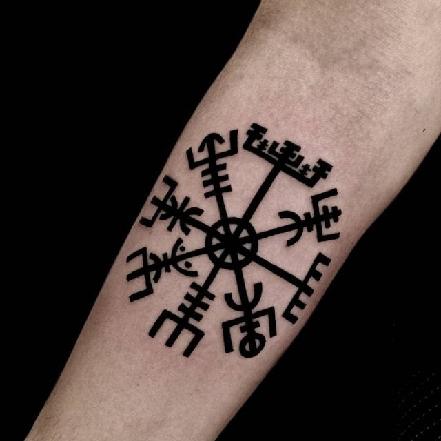 tattoo brujula vegvisir 15