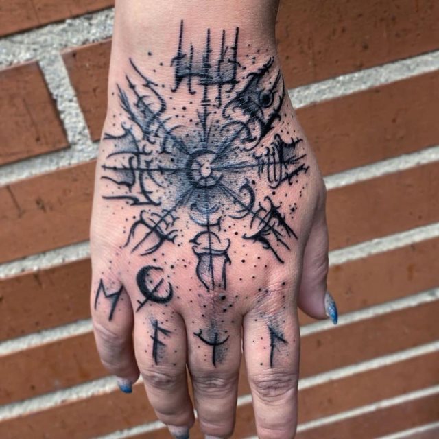 tattoo brujula vegvisir 23