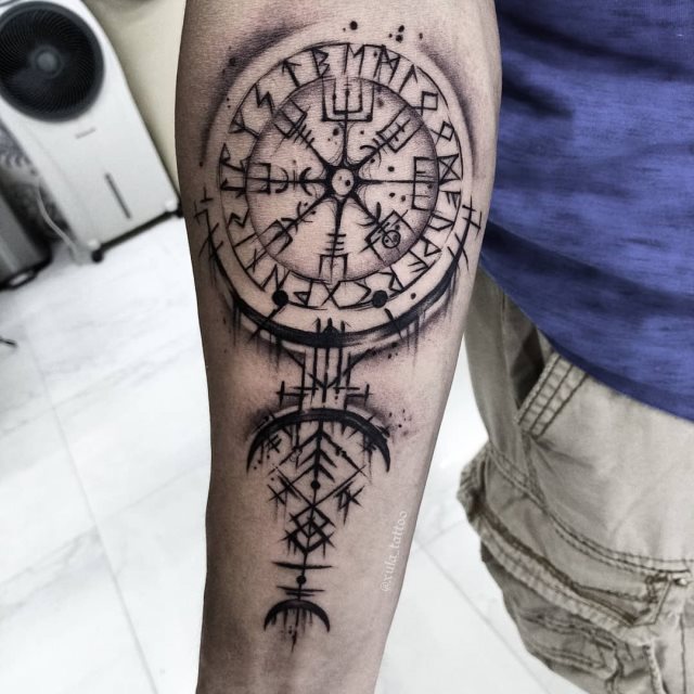 tattoo brujula vegvisir 24