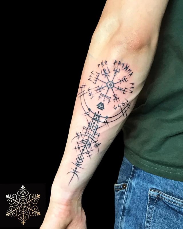 tattoo brujula vegvisir 31