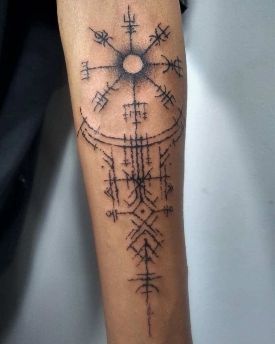 tattoo brujula vegvisir 37