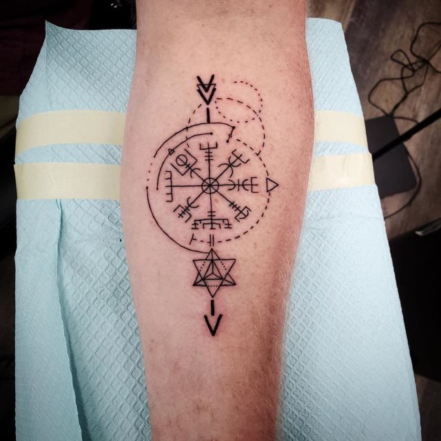 tattoo brujula vegvisir 39