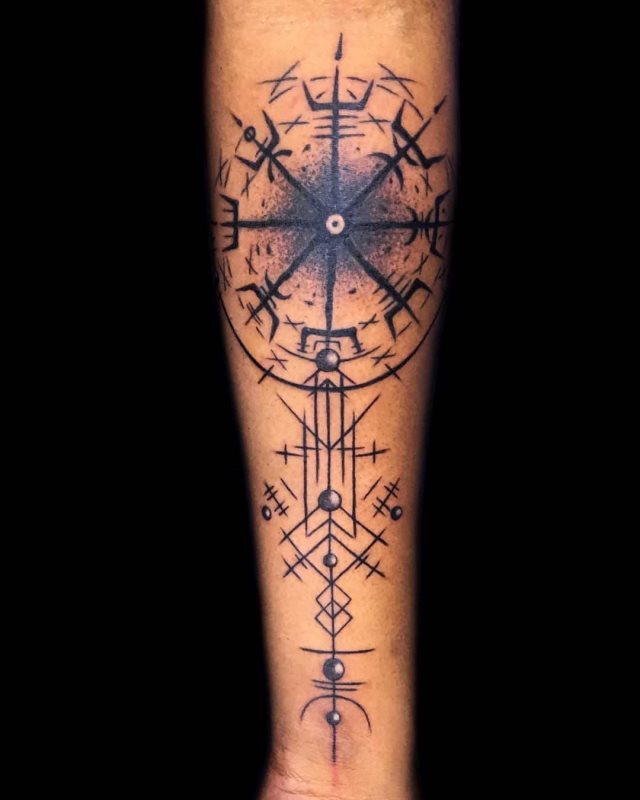 tattoo brujula vegvisir 46