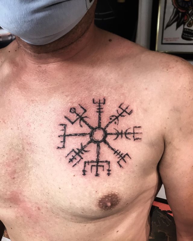 tattoo brujula vegvisir 54