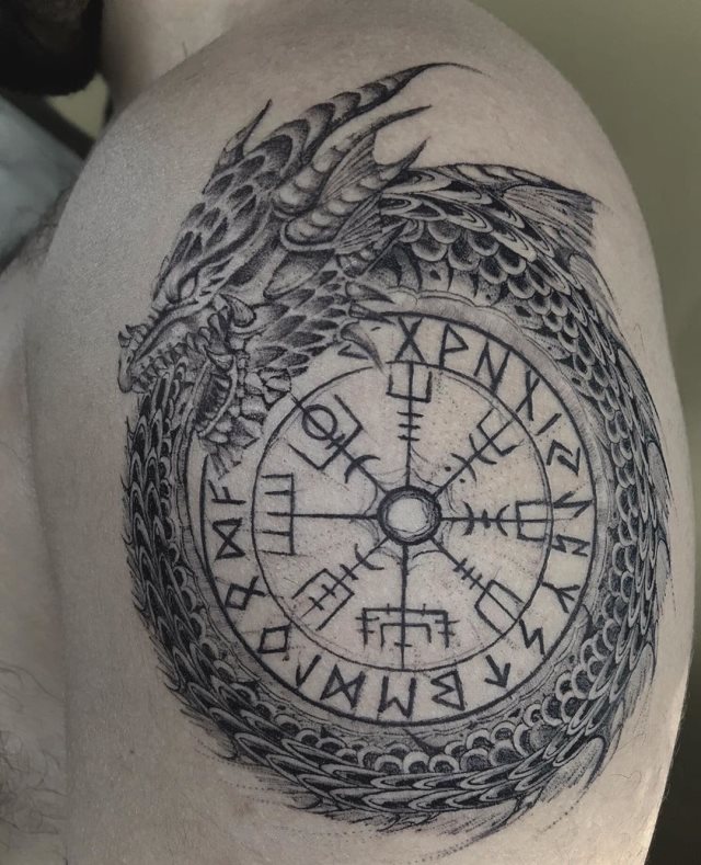 tattoo brujula vegvisir 56