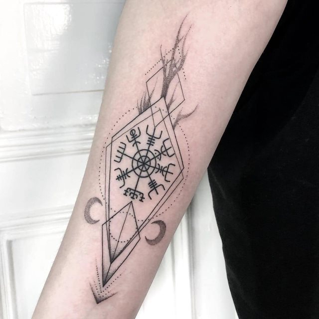 tattoo brujula vegvisir 60