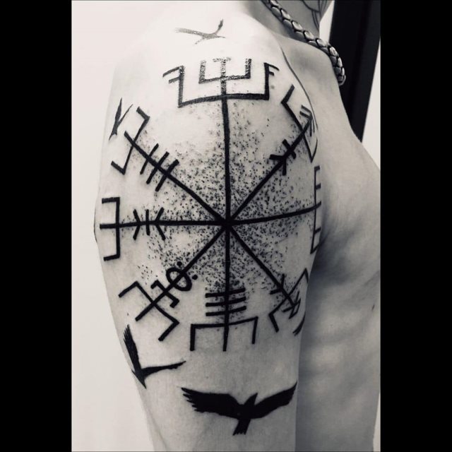 tattoo brujula vegvisir 63