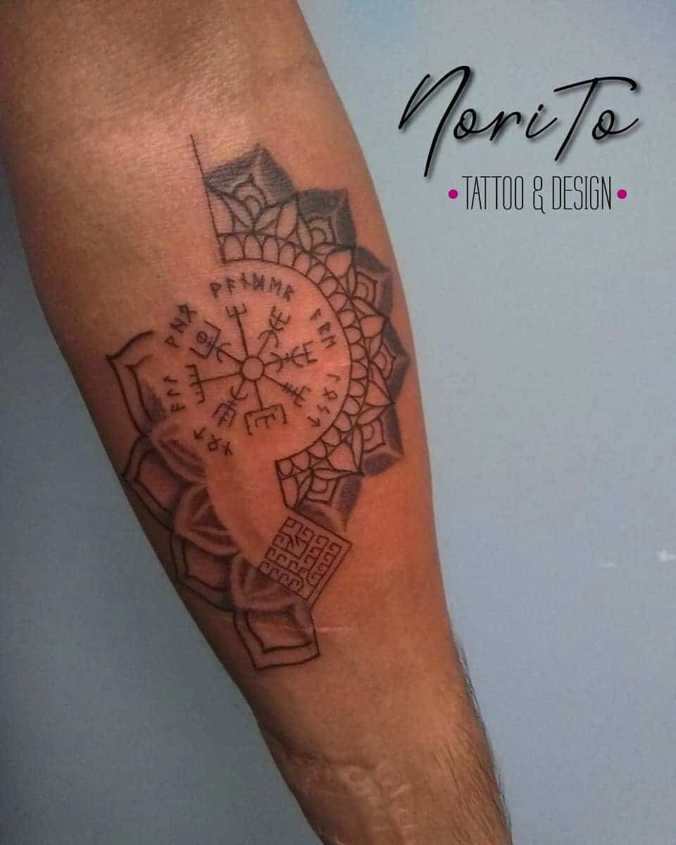 tattoo brujula vegvisir 73