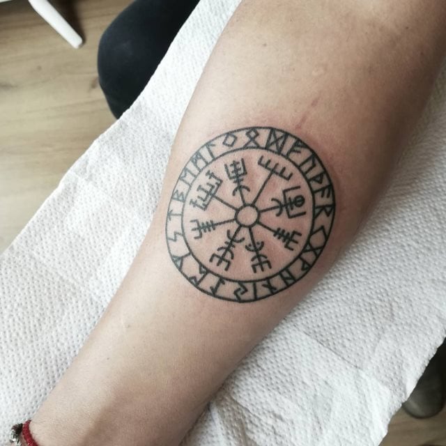 tattoo brujula vegvisir 74