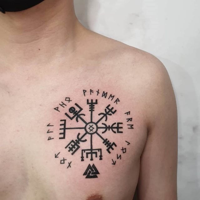 tattoo brujula vegvisir 75