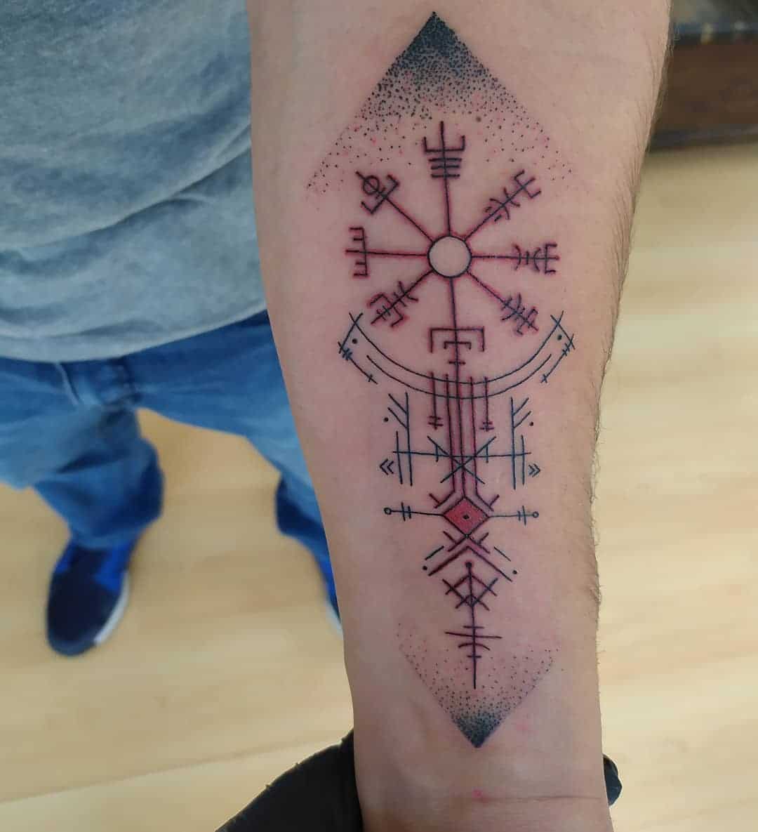 tattoo brujula vegvisir 82