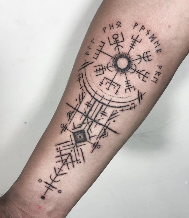 tattoo brujula vegvisir 83