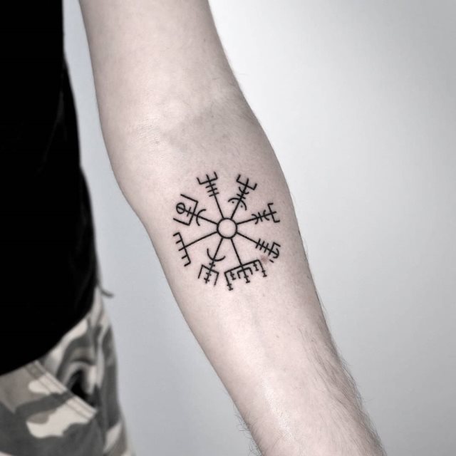 tattoo brujula vegvisir 89