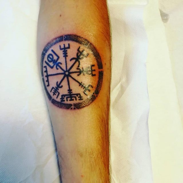 tattoo brujula vegvisir 95