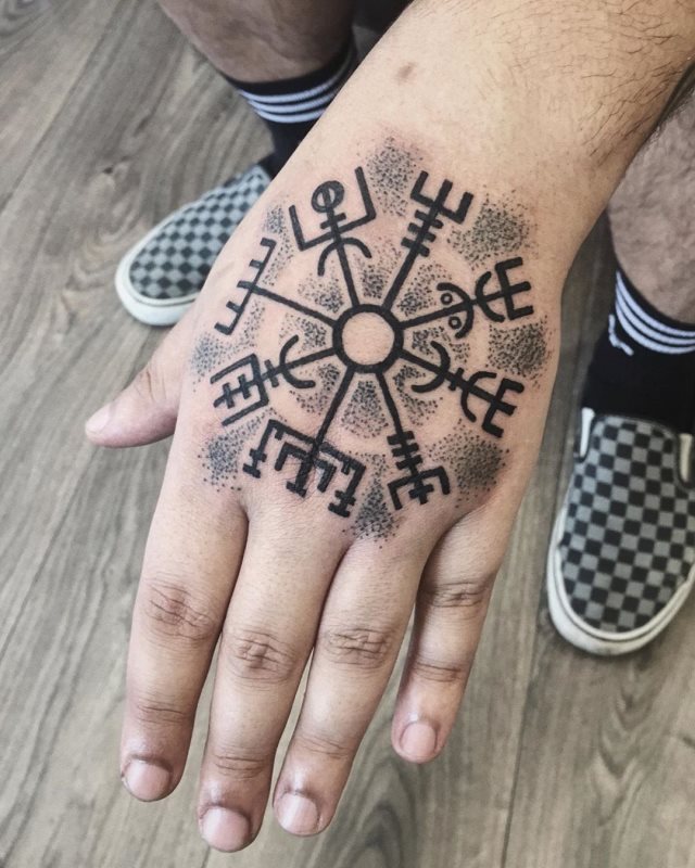 tattoo brujula vegvisir 96