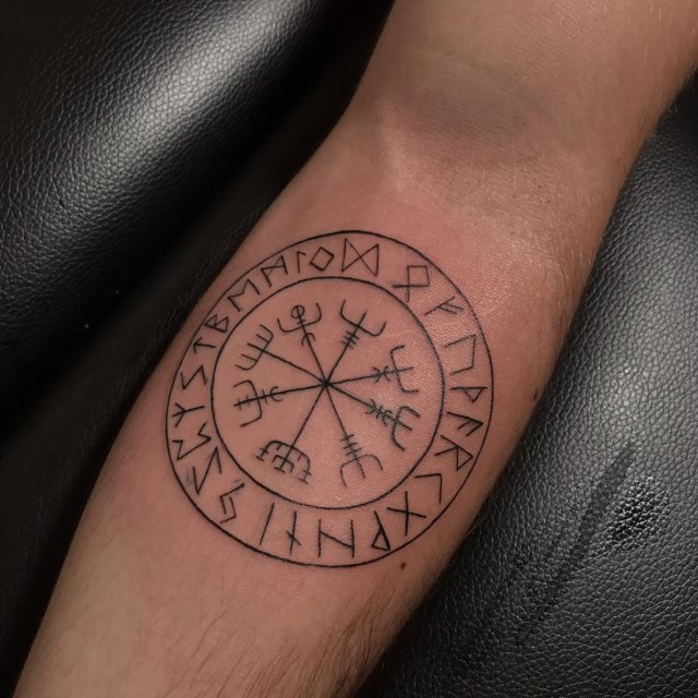 tattoo brujula vegvisir 98