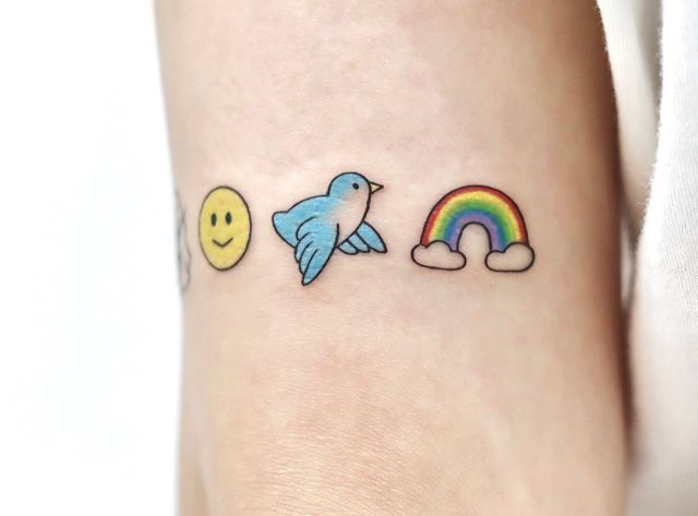 Tatuajes de emojis – 35 diseños y simbolismos