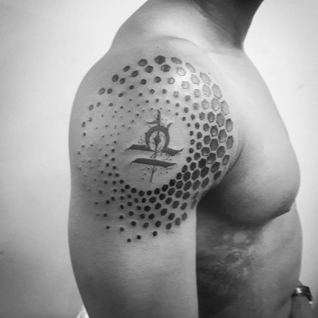 tattoo enjambre panal 25