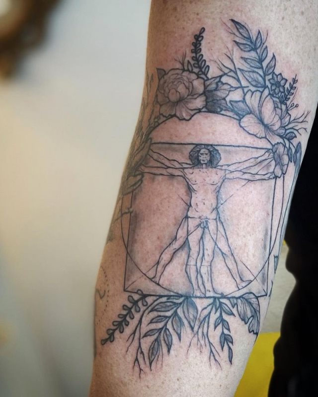 tattoo hombre vitruvio 11