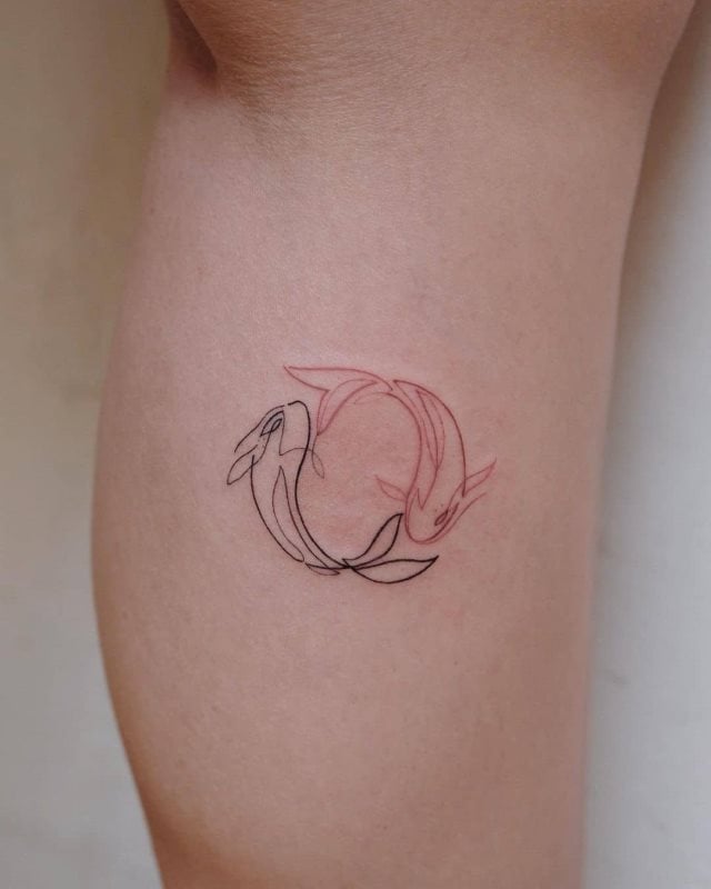 Tatuajes de peces koi construyendo el símbolo yin-yang