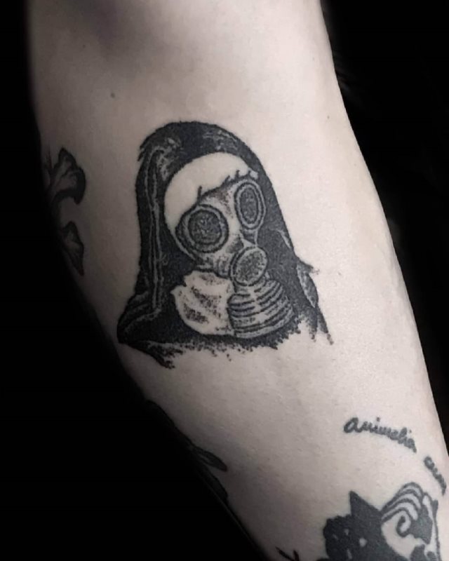tattoo mascara de gas 19