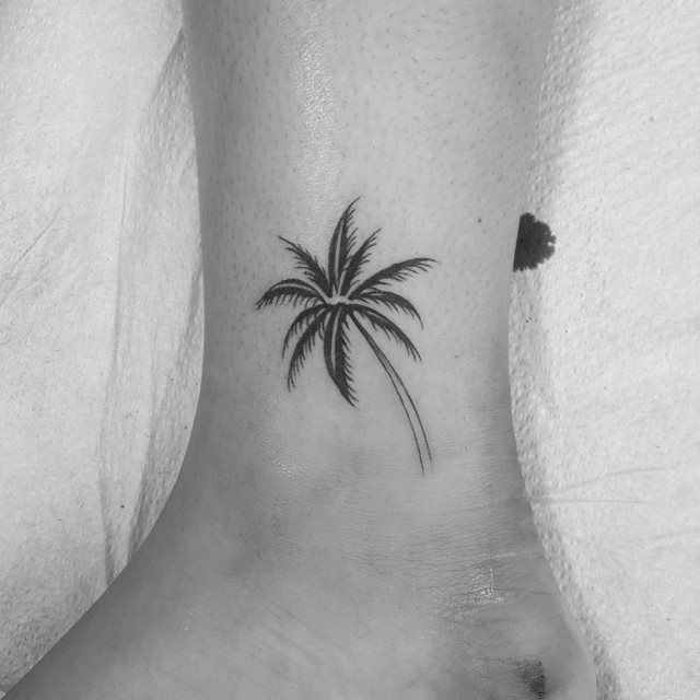 tattoo palmera 137