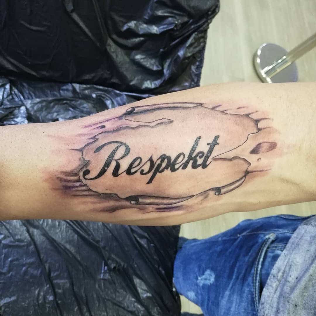 tattoo piel rasgada 47