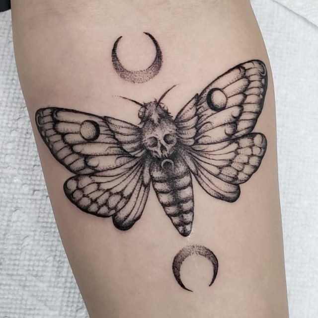 tattoo polilla 110