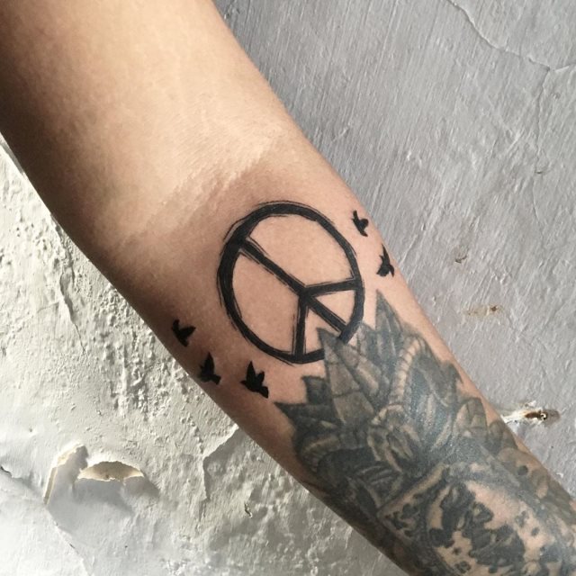 tattoo simbolo paz 94