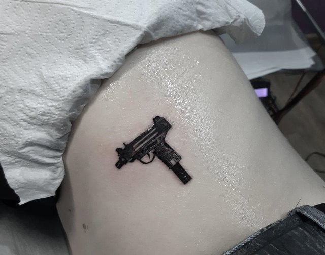 Tatuajes con el Subfusil Israelí UZI – Historia y tipos