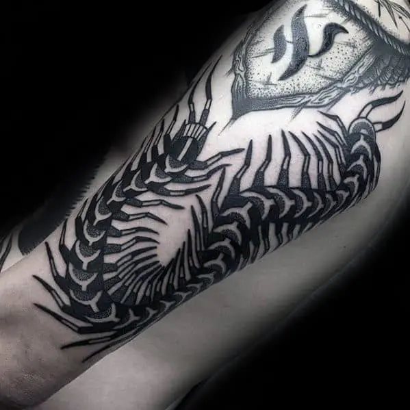 tattoo cienpies 32