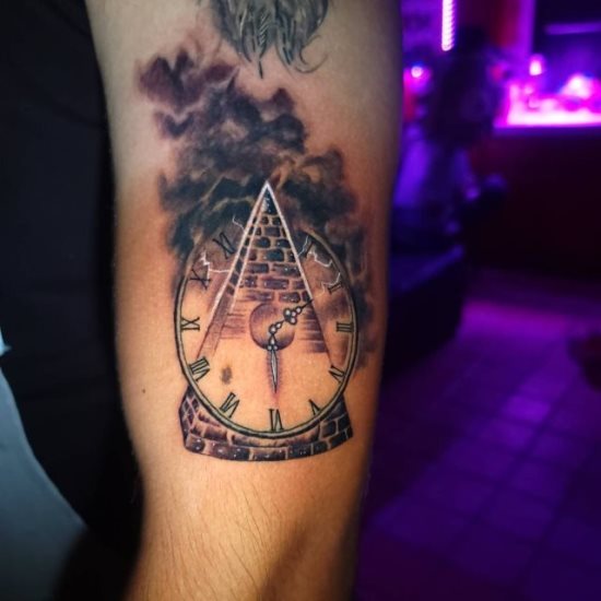 tattoo piramide 19