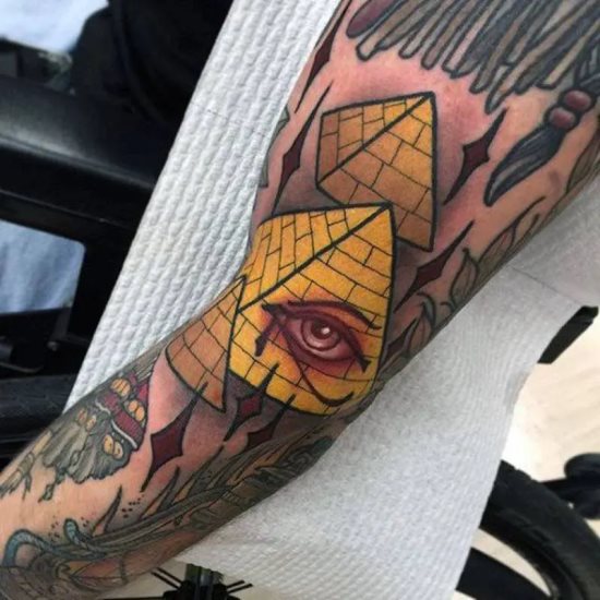 tattoo piramide 21